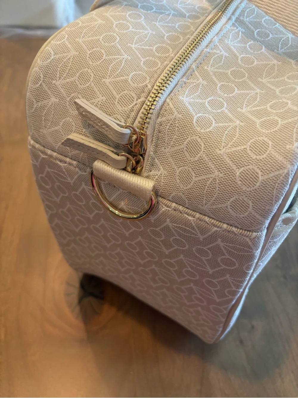 New In Package $895 Bonpoint Denver Changing Bag in Beige Luxury
